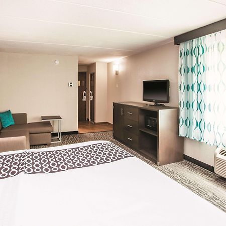 La Quinta By Wyndham Sturbridge Hotel Bagian luar foto