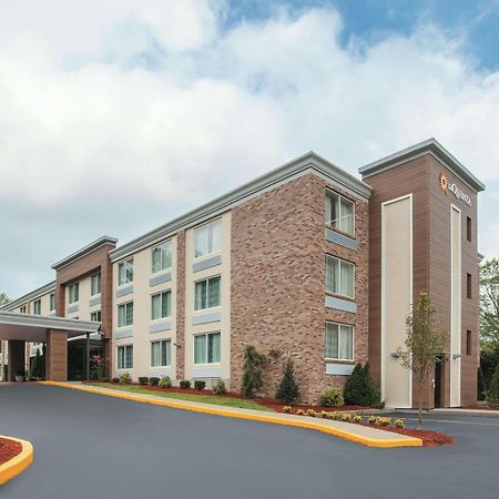 La Quinta By Wyndham Sturbridge Hotel Bagian luar foto