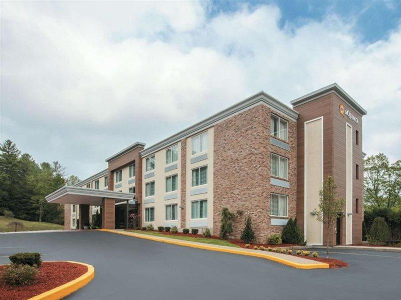 La Quinta By Wyndham Sturbridge Hotel Bagian luar foto