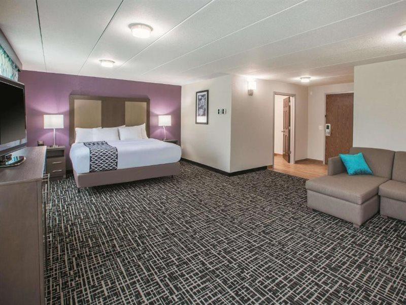La Quinta By Wyndham Sturbridge Hotel Bagian luar foto