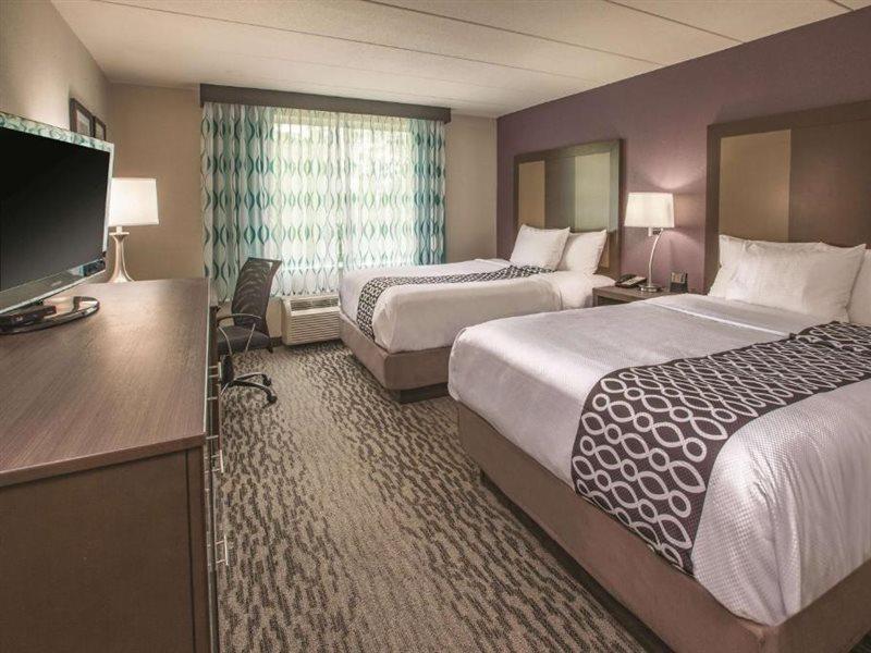 La Quinta By Wyndham Sturbridge Hotel Bagian luar foto