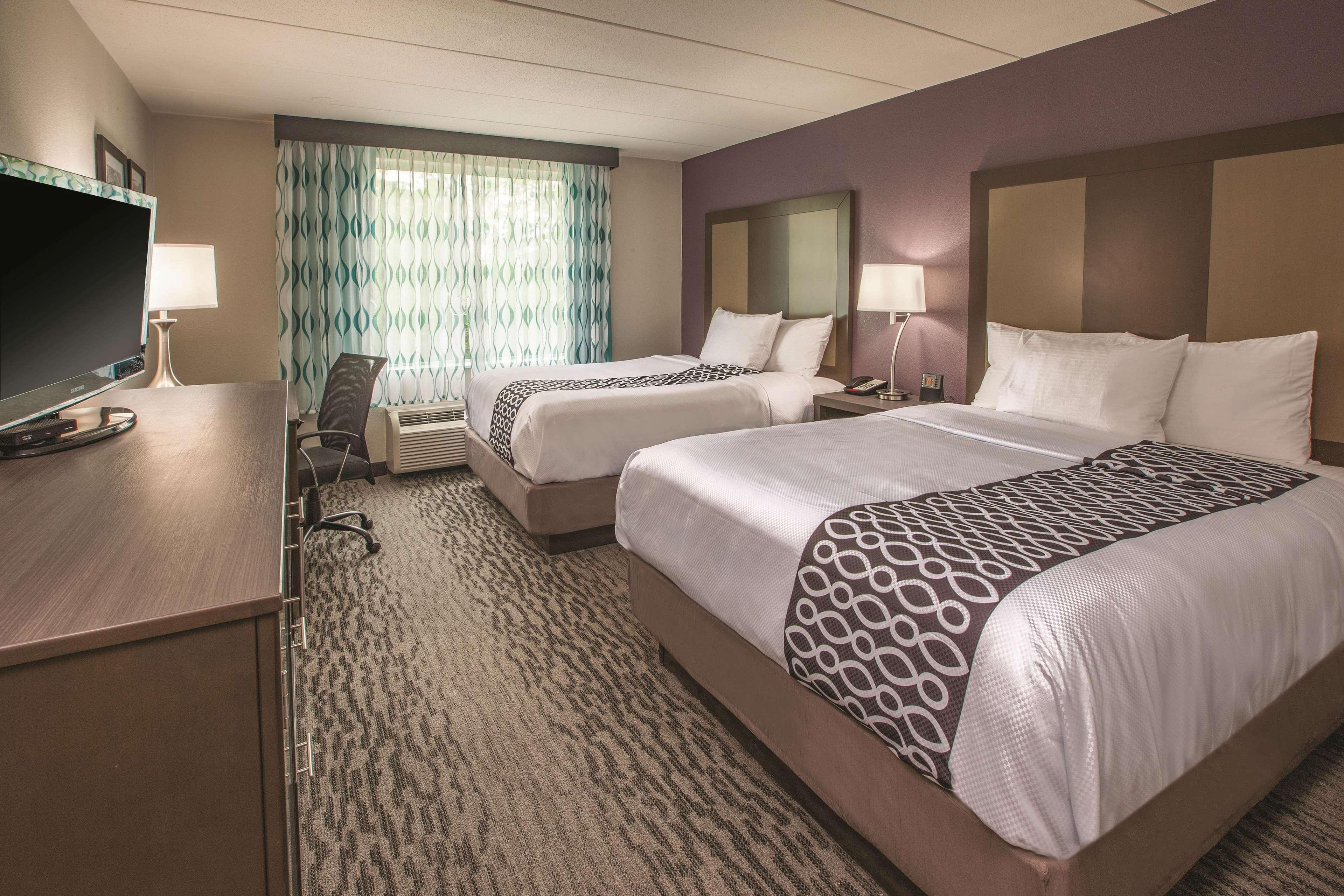 La Quinta By Wyndham Sturbridge Hotel Bagian luar foto