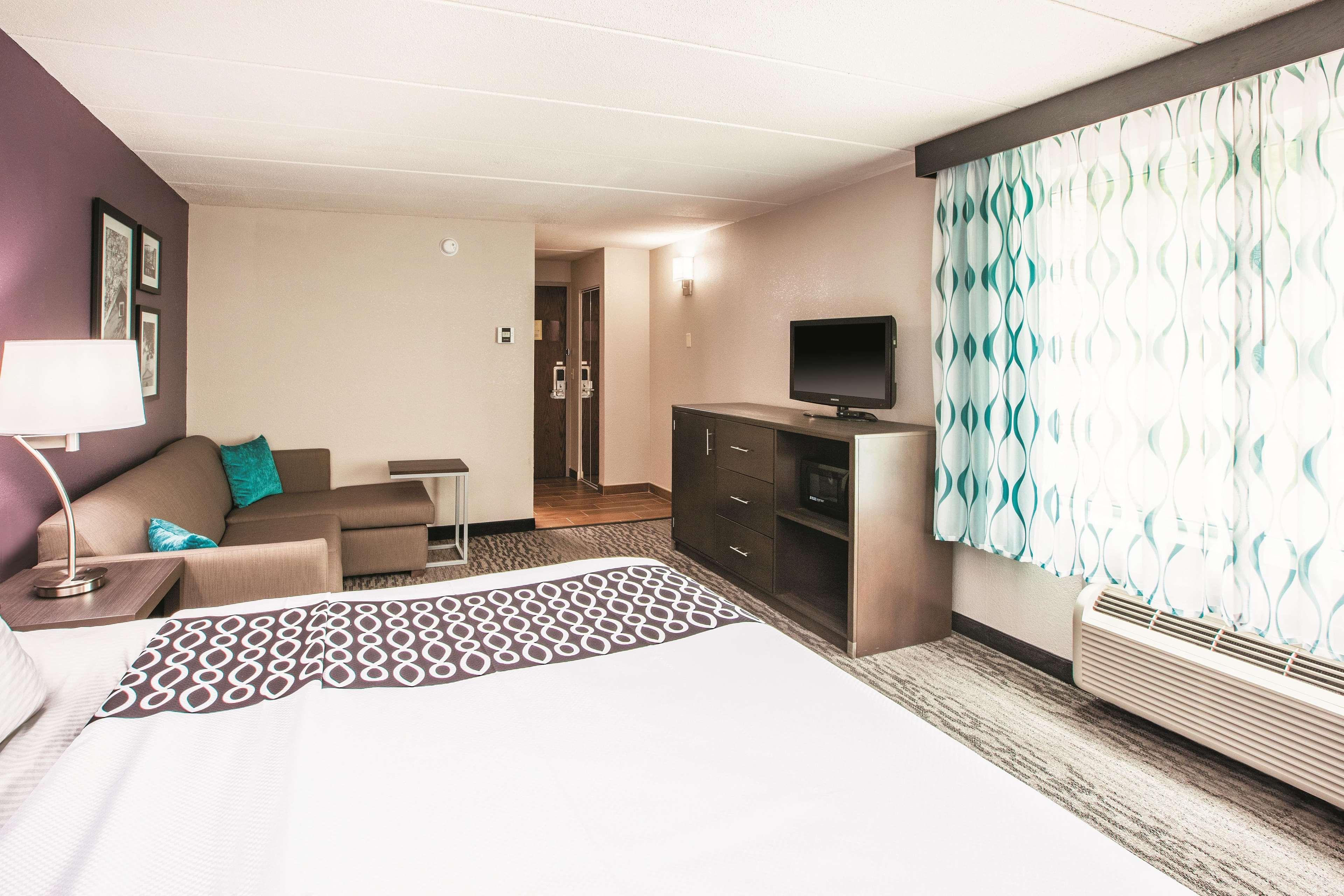 La Quinta By Wyndham Sturbridge Hotel Bagian luar foto
