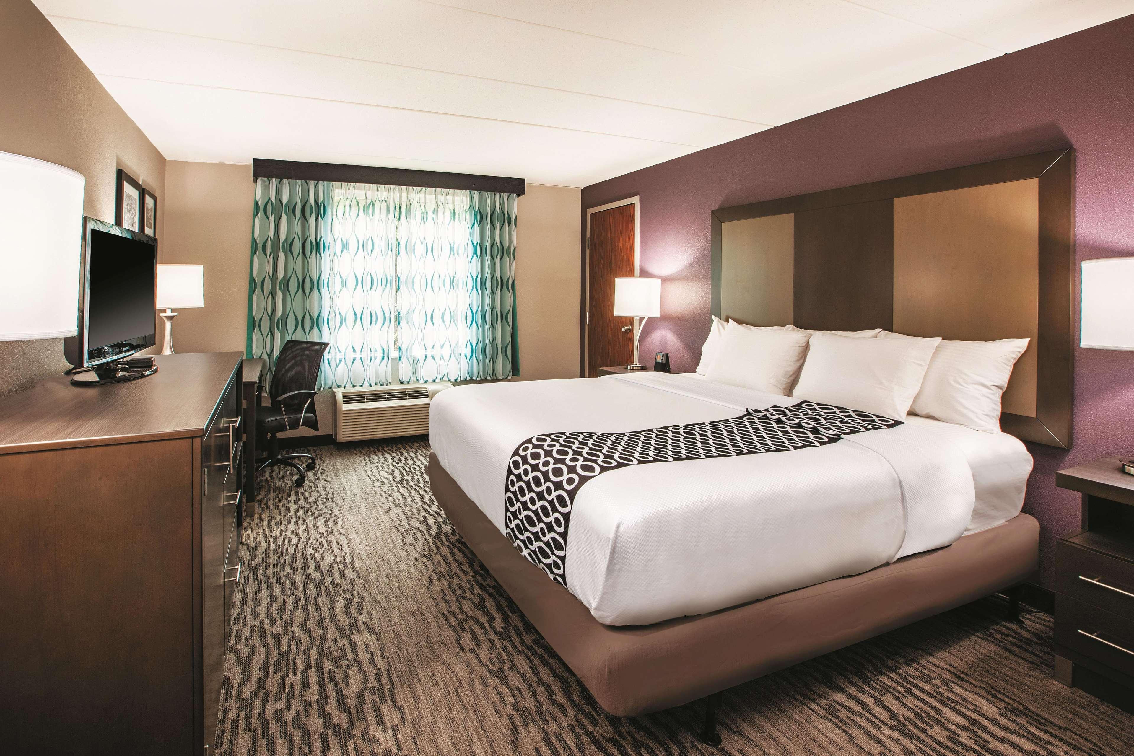 La Quinta By Wyndham Sturbridge Hotel Bagian luar foto