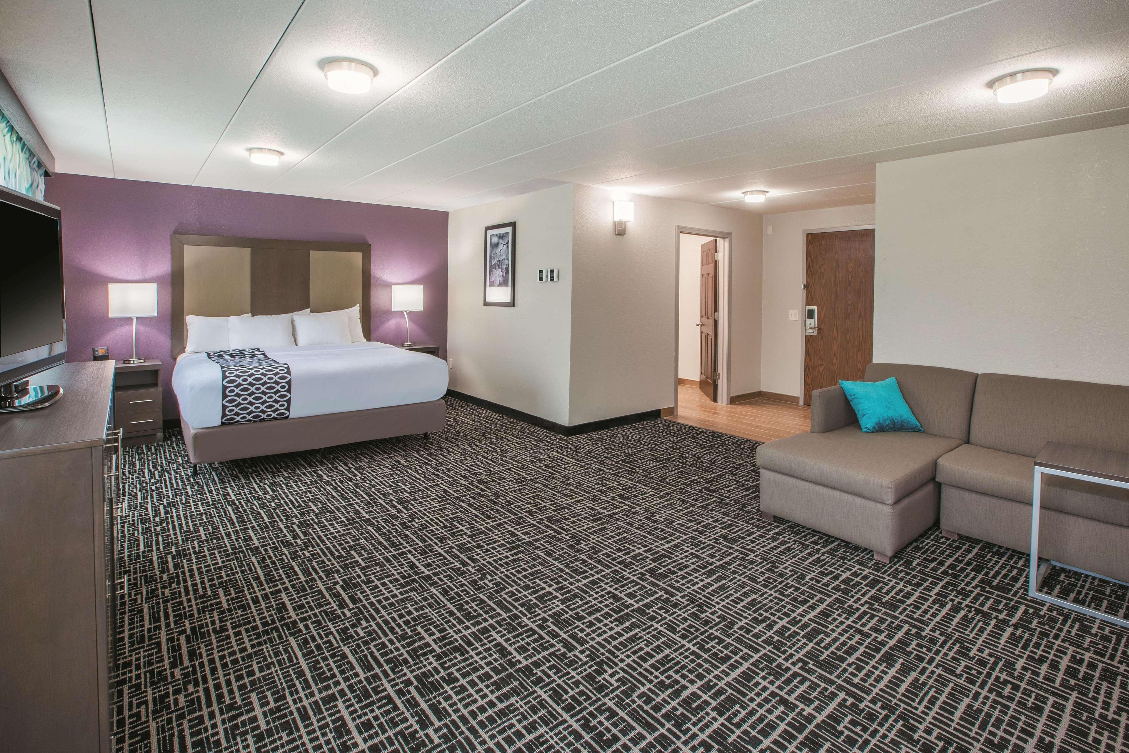 La Quinta By Wyndham Sturbridge Hotel Bagian luar foto