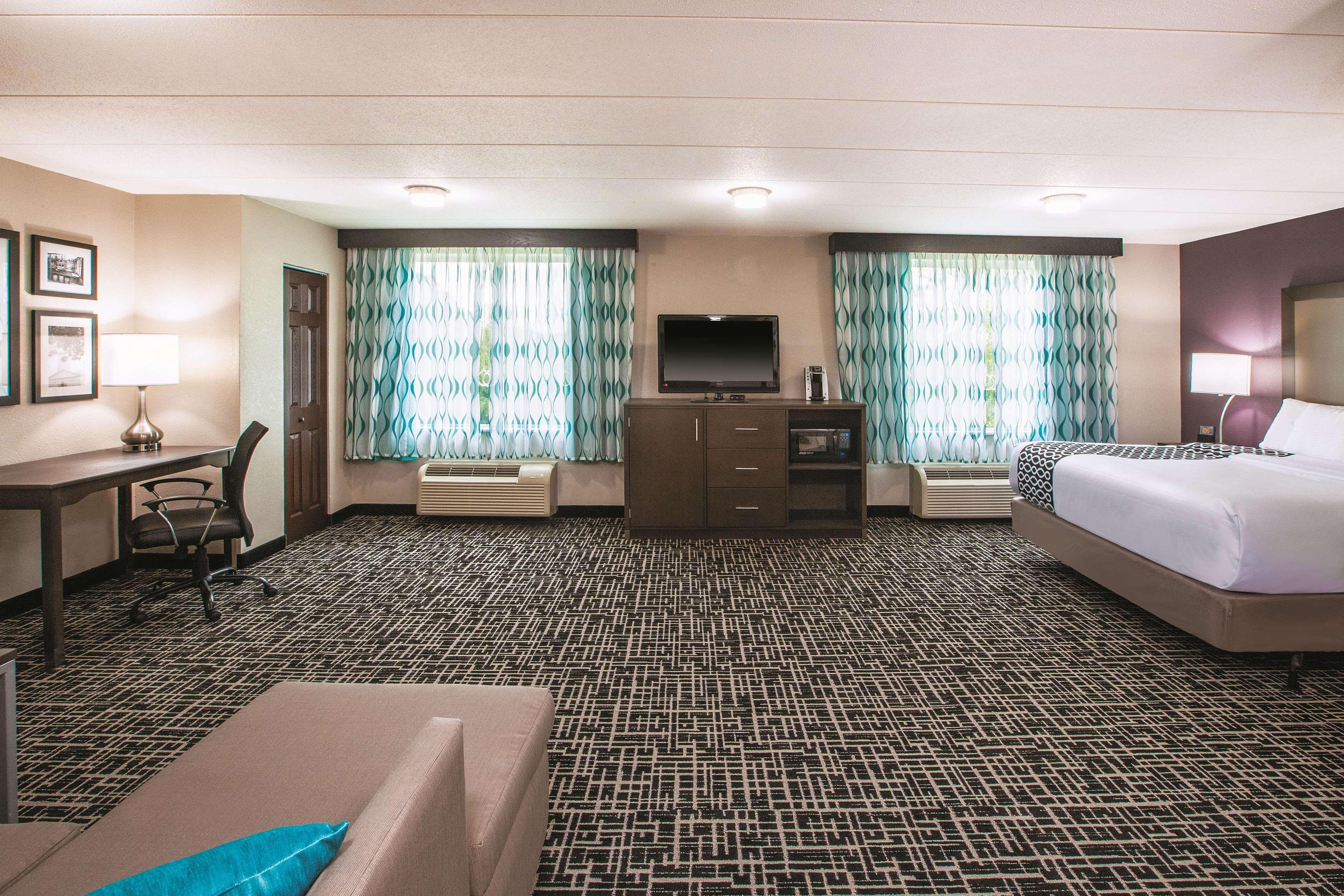 La Quinta By Wyndham Sturbridge Hotel Bagian luar foto