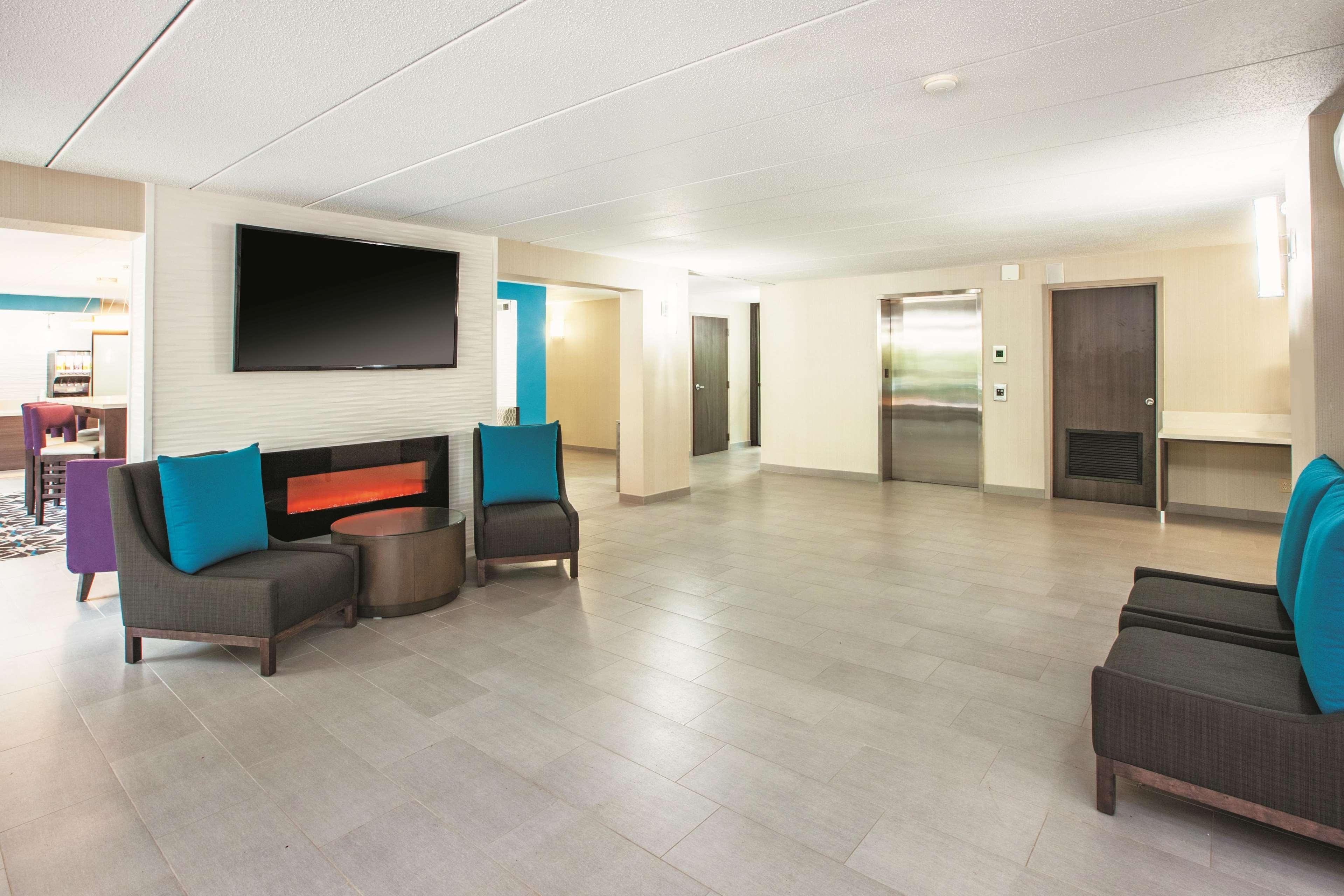 La Quinta By Wyndham Sturbridge Hotel Bagian luar foto