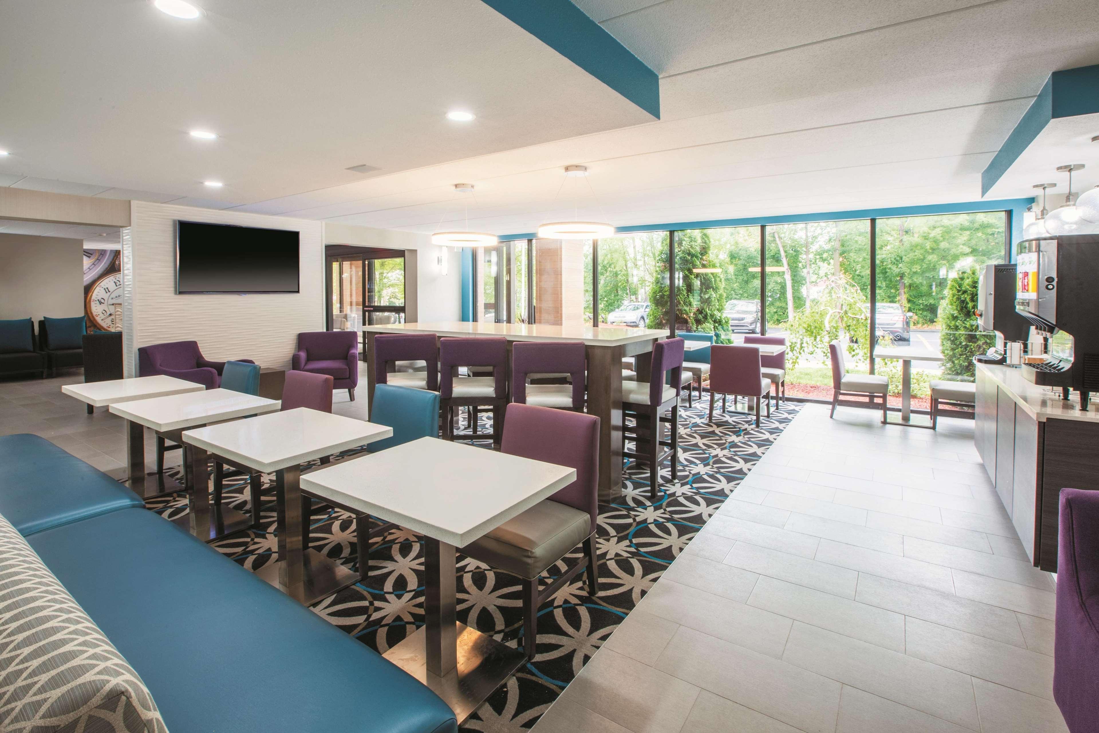 La Quinta By Wyndham Sturbridge Hotel Bagian luar foto