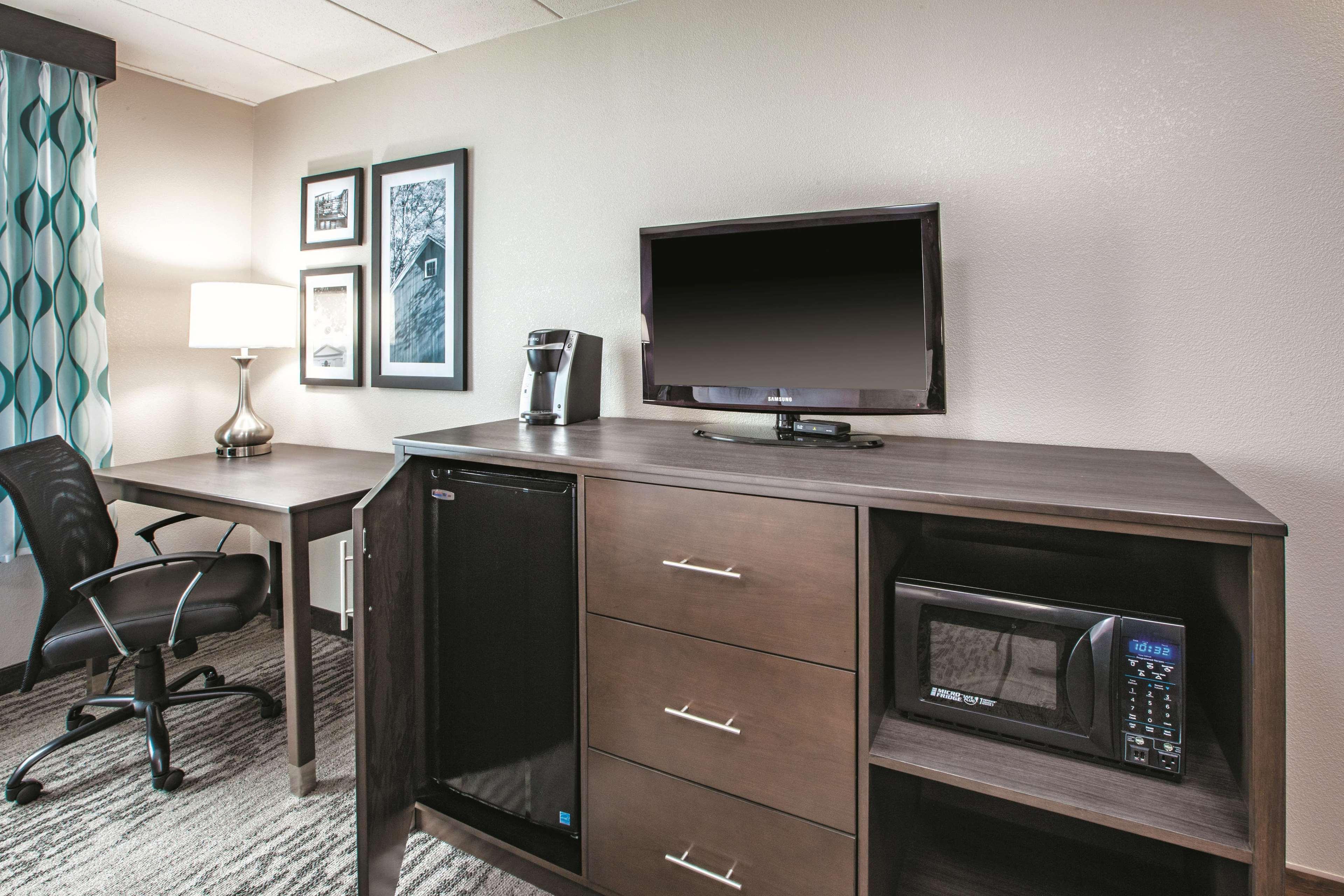 La Quinta By Wyndham Sturbridge Hotel Bagian luar foto