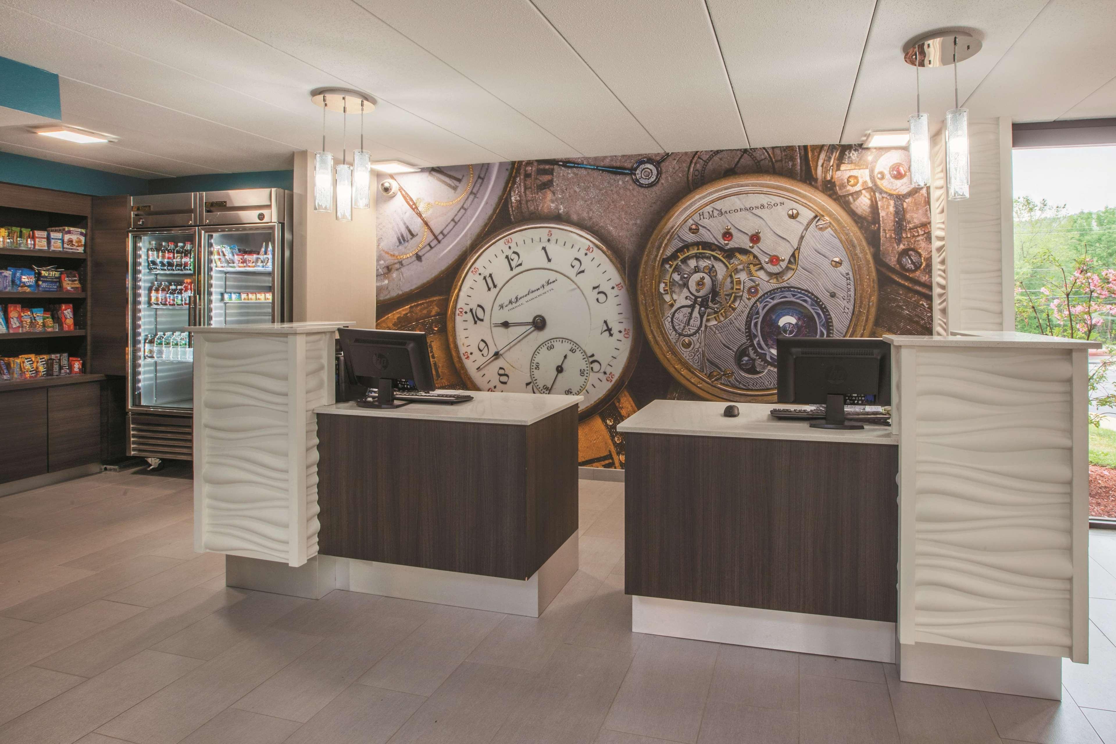 La Quinta By Wyndham Sturbridge Hotel Bagian luar foto