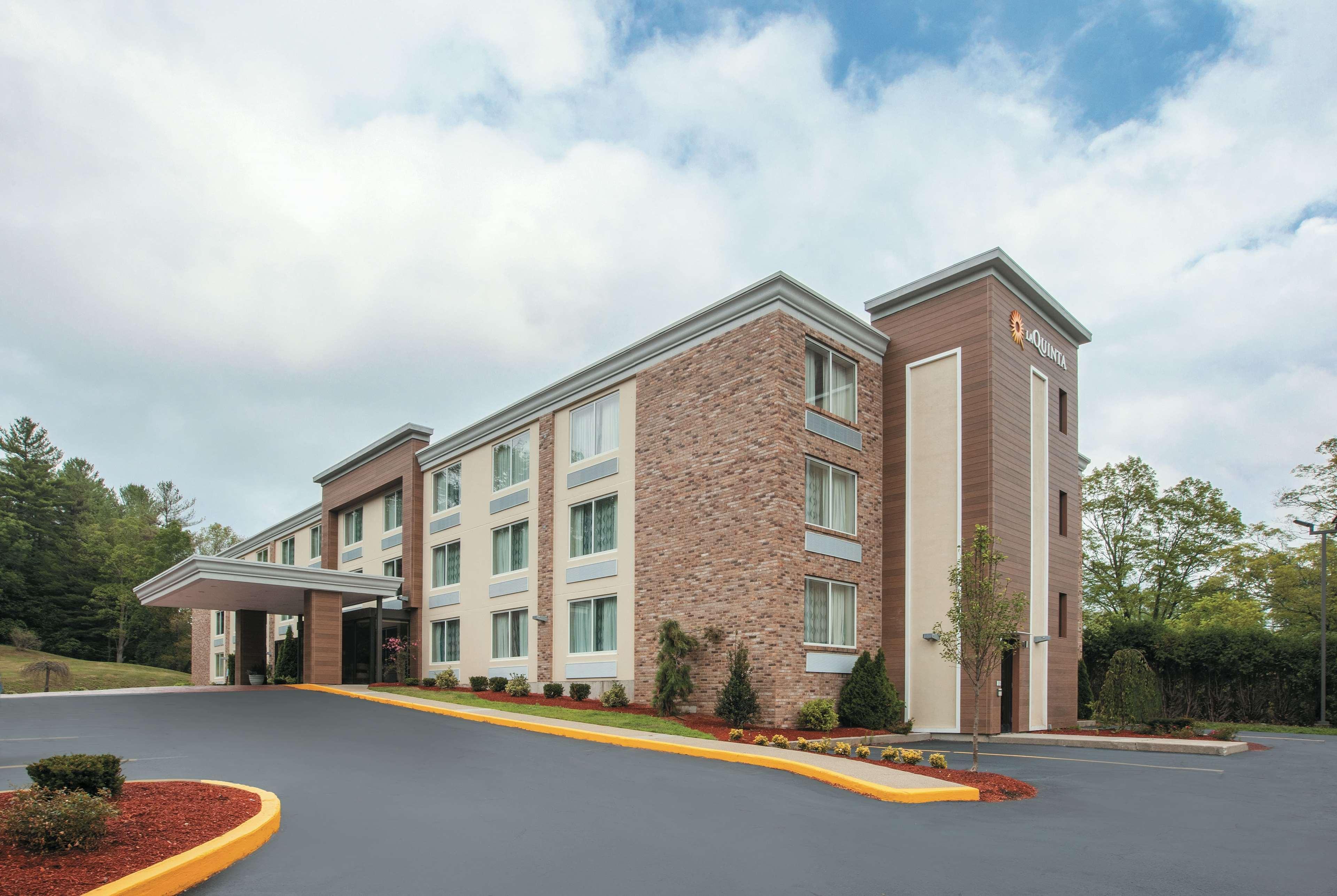 La Quinta By Wyndham Sturbridge Hotel Bagian luar foto
