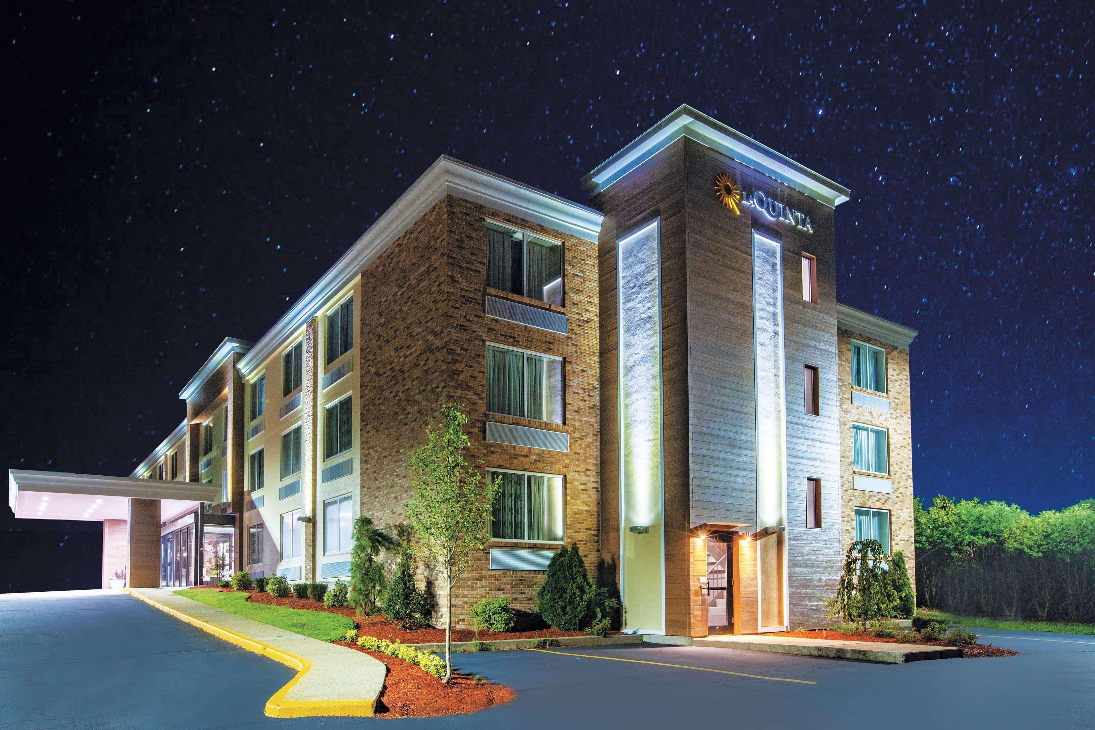 La Quinta By Wyndham Sturbridge Hotel Bagian luar foto