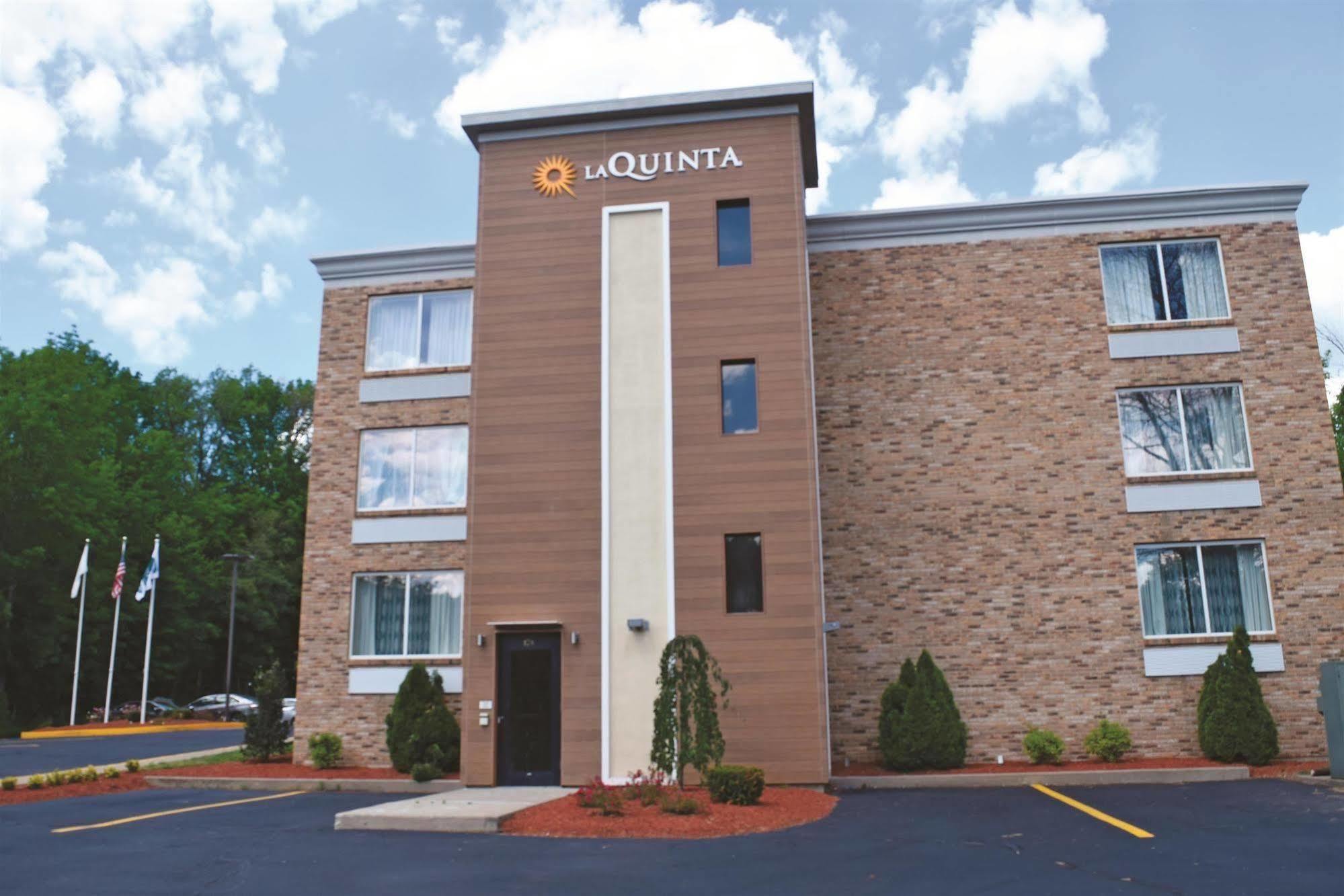 La Quinta By Wyndham Sturbridge Hotel Bagian luar foto