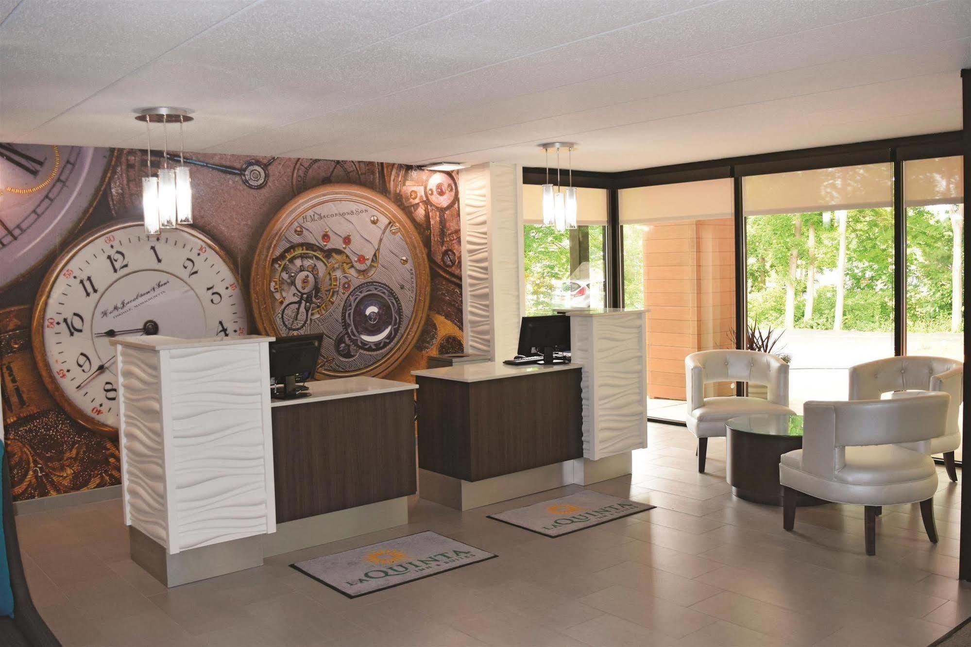 La Quinta By Wyndham Sturbridge Hotel Bagian luar foto